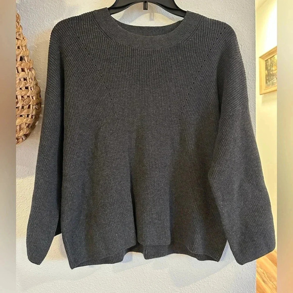 Banana Republic Sweaters - Banana republic knit sweater